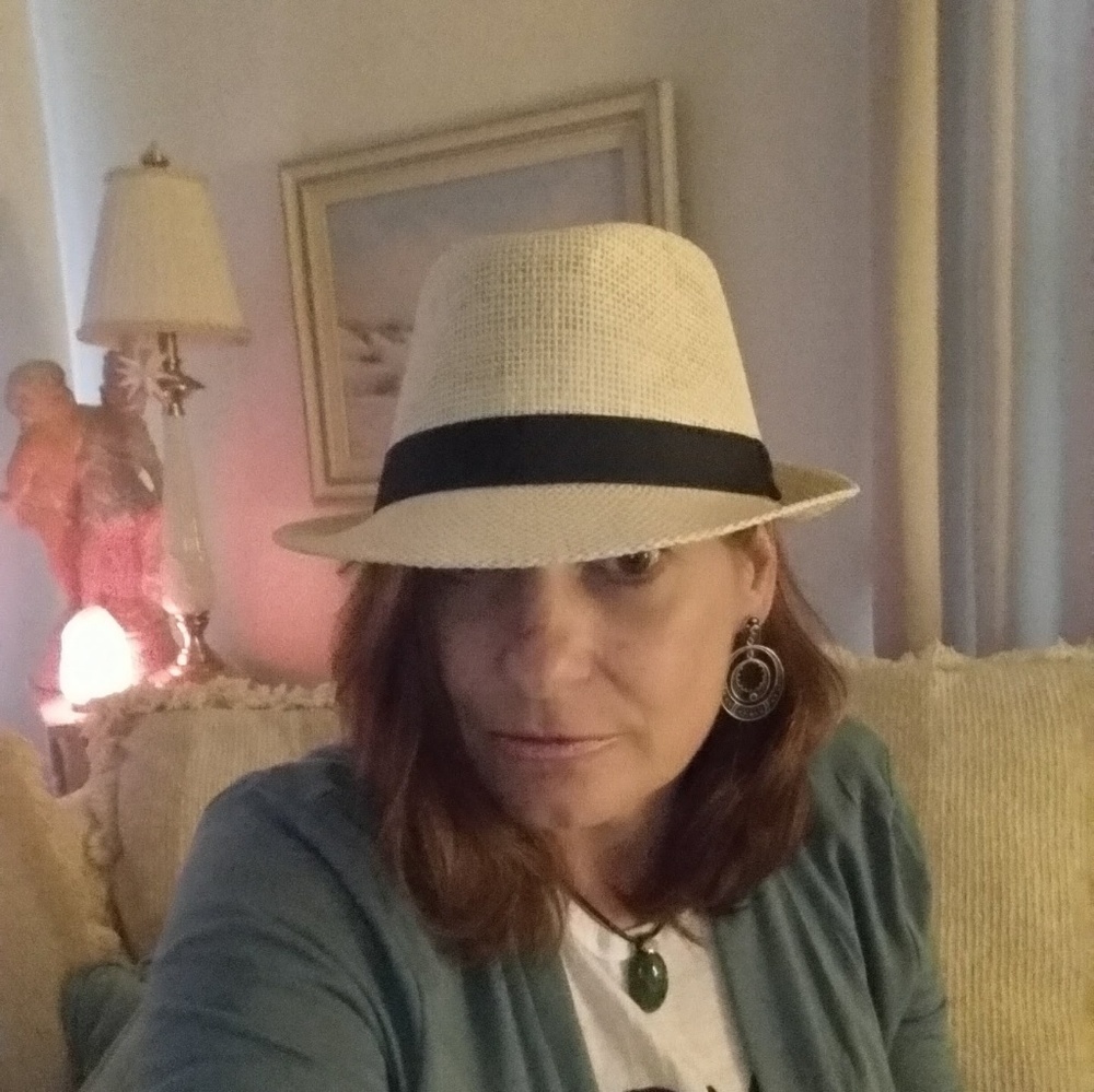 Meet your posher, Eva